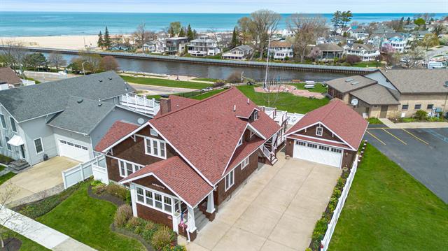 front view picture of 113 Michigan Avenue, South Haven, MI. 49090