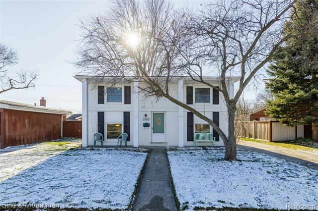 front view picture of 29182 Shirley Ave, Madison Heights, MI. 48071
