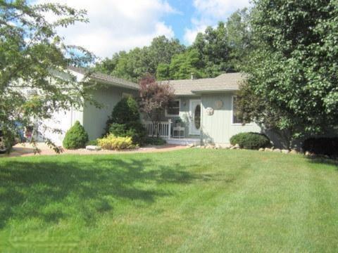 front view picture of 5685 Whitmore Drive, Kalamazoo, MI. 49004