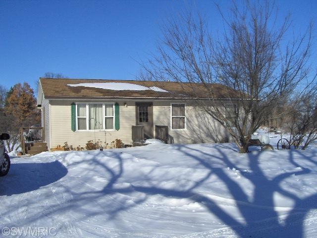 front view picture of 1840 W Tuttle Road, Ionia, MI. 48846