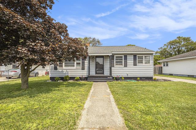 front view picture of 1374 Allen Avenue, Muskegon, MI. 49442