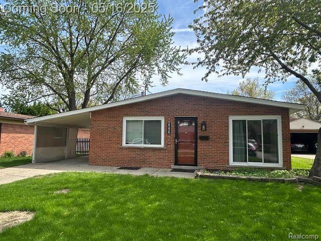 front view picture of 29424 Shirley Ave, Madison Heights, MI. 48071