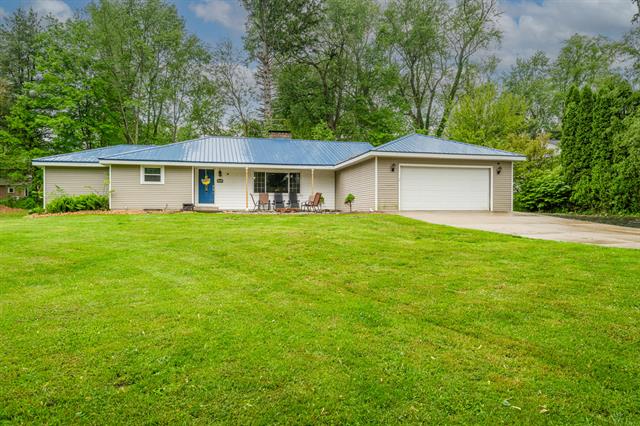 front view picture of 1402 Niles Buchanan Road, Niles, MI. 49120