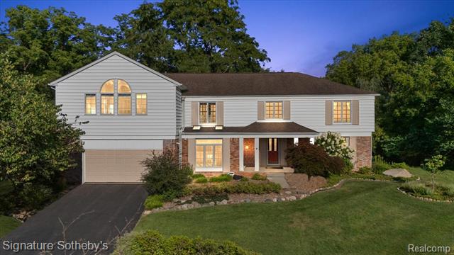 front view picture of 22601 Highbank Dr, Franklin, MI. 48025