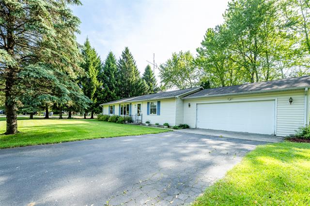 front view picture of 3715 Glen Haven Road, Saint Joseph, MI. 49085