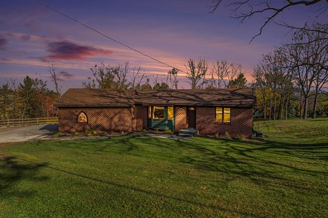 front view picture of 8482 Cottonwood Drive, Jenison, MI. 49428