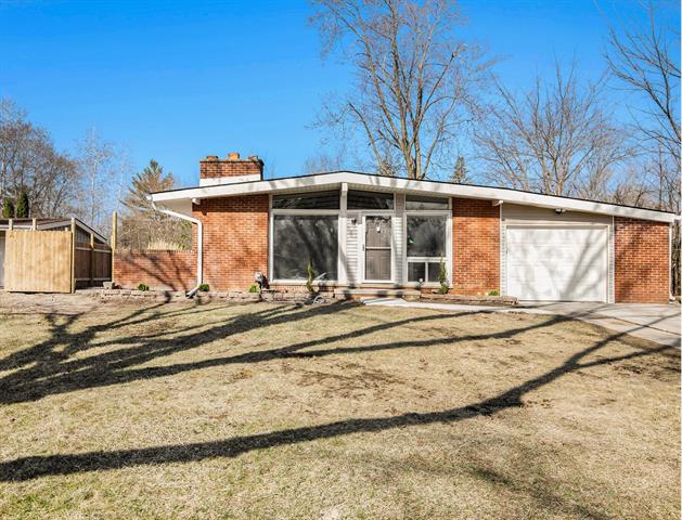 front view picture of 29937 Rock Creek Dr, Southfield, MI. 48076