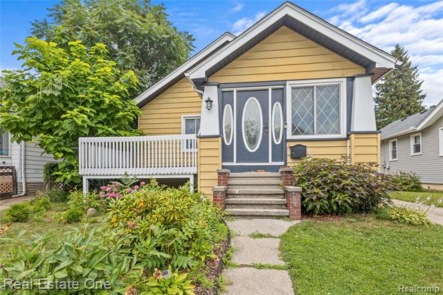front view picture of 212 La Plaza Ct, Royal Oak, MI. 48073
