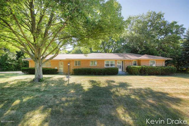 front view picture of 1840 Woosterse  Avenue, Grand Rapids, MI. 49506