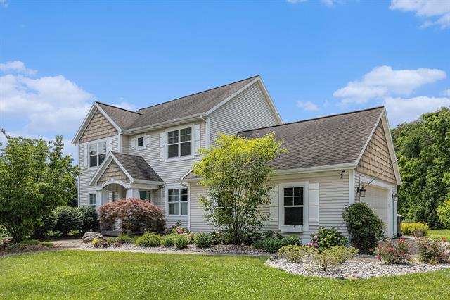 front view picture of 8608 52Nd St.Se , Ada, MI. 49301