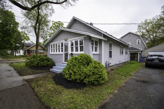 front view picture of 1124 Griggsse  Street, Grand Rapids, MI. 49507