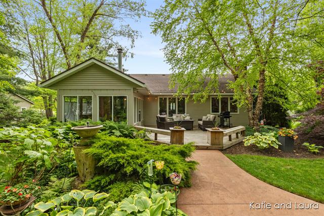 front view picture of 7250 Arbolne , Rockford, MI. 49341