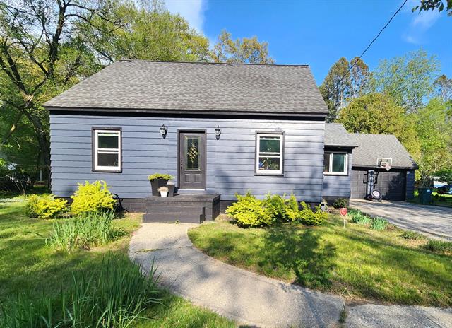 front view picture of 4108 Lake Harbor Road, Muskegon, MI. 49441