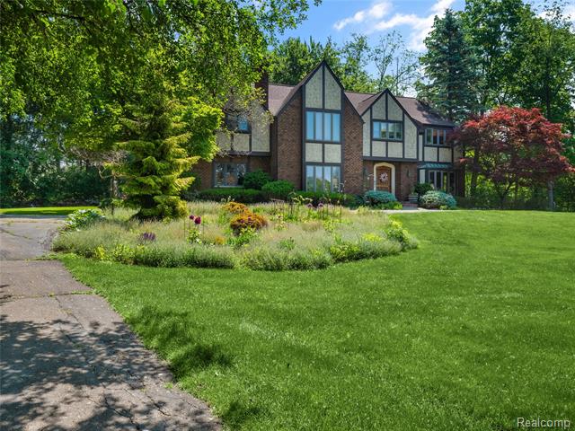 front view picture of 28960 Millbrook Rd, Farmington, MI. 48334