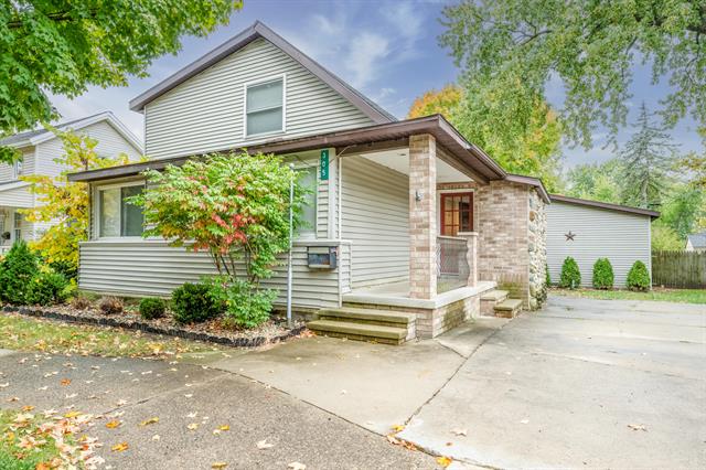 front view picture of 305 S Main Street, Berrien Springs, MI. 49103