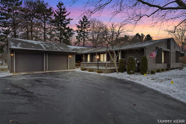 front view picture of 794 Brook Village Court, Holland, MI. 49423