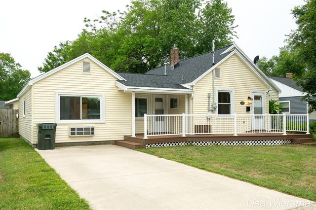 front view picture of 2357 Crozier Avenue, Muskegon, MI. 49441