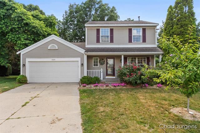 front view picture of 5429 Brittanyse  Drive, Grand Rapids, MI. 49548