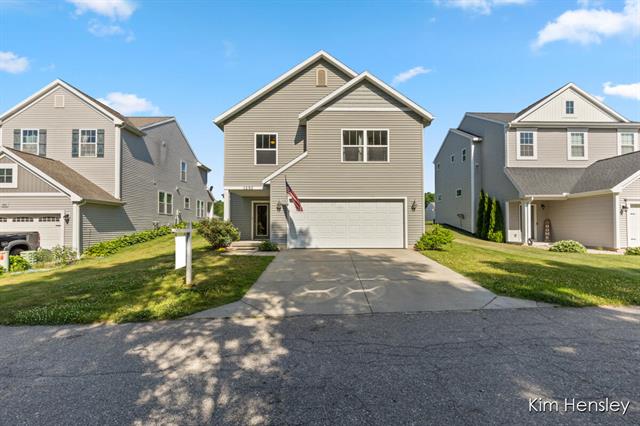front view picture of 1250 Highland Hillse  Drive, Lowell, MI. 49331
