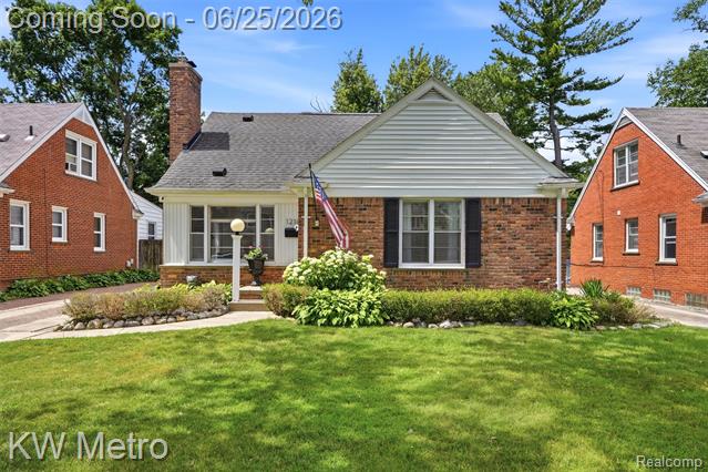front view picture of 1210 Lyons Ave, Royal Oak, MI. 48073