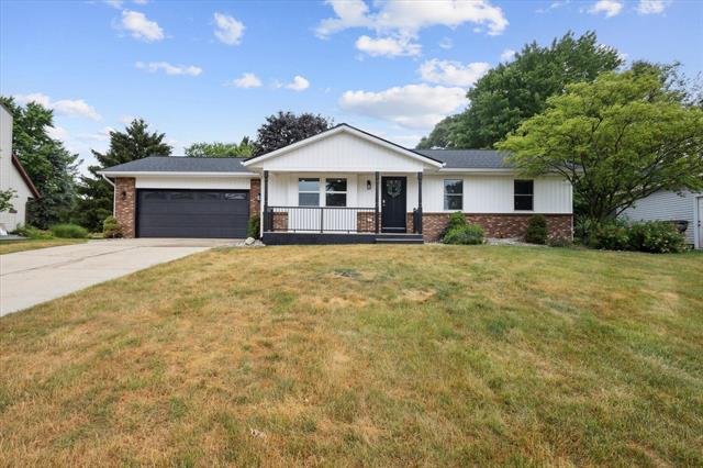 front view picture of 1805 Forest Lakese  Drive, Grand Rapids, MI. 49546