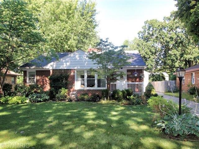 front view picture of 2629 Fosterne  Avenue, Grand Rapids, MI. 49505