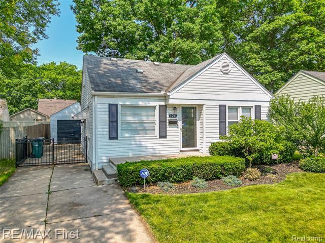 front view picture of 4211 Oakshire Ave, Berkley, MI. 48072