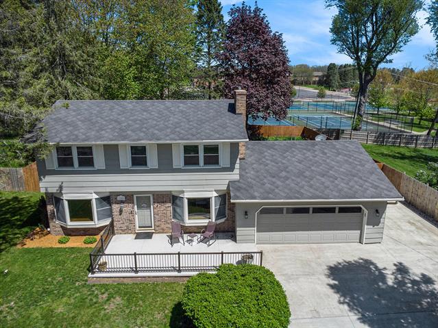 front view picture of 105 E North Drive, Marshall, MI. 49068