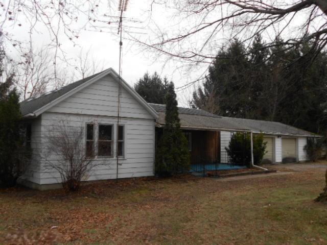 front view picture of 211 S Pine Street, Sheridan, MI. 48884