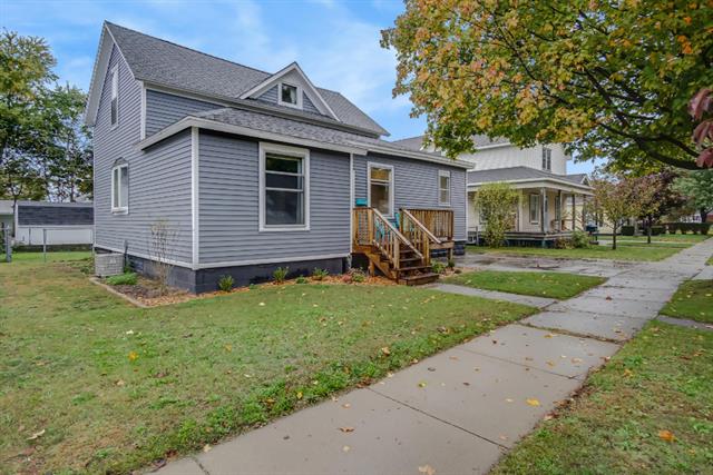 front view picture of 417 N Robert Street, Ludington, MI. 49431