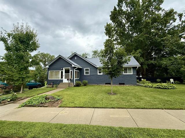 front view picture of 721 Chapman Street, Ionia, MI. 48846