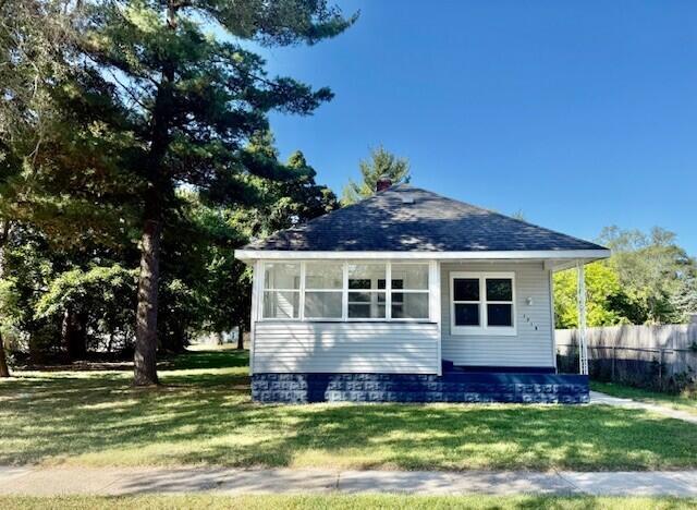 front view picture of 1715 Pine Street, Muskegon, MI. 49442
