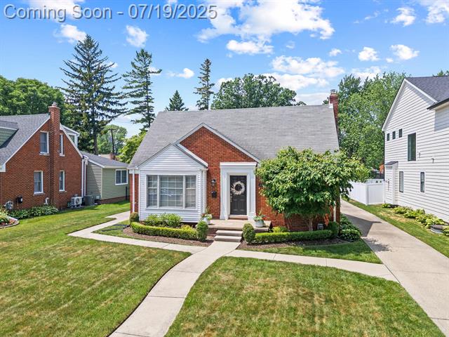 front view picture of 2213 N Wilson Ave, Royal Oak, MI. 48073