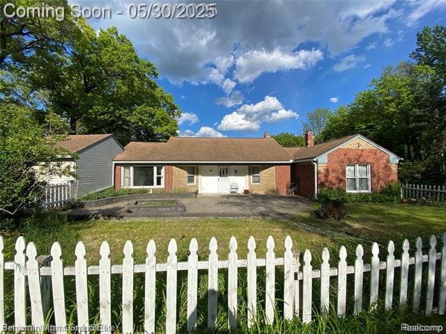 front view picture of 30430 Inkster Rd, Franklin, MI. 48025