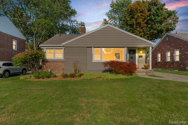 front view picture of 2406 Benjamin Ave, Royal Oak, MI. 48073