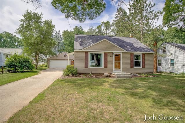 front view picture of 912 Kendalwoodne  Street, Grand Rapids, MI. 49505