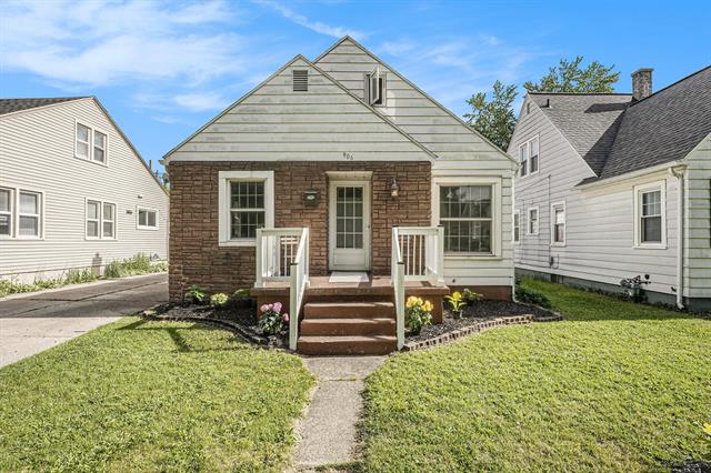 front view picture of 906 Lake Michigan Drive, Grand Rapids, MI. 49504