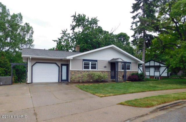 front view picture of 529 Gidley Avenue, Grand Haven, MI. 49417