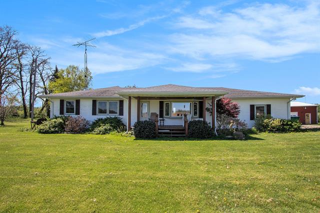 front view picture of 32867 Middle Crossing Road, Dowagiac, MI. 49047