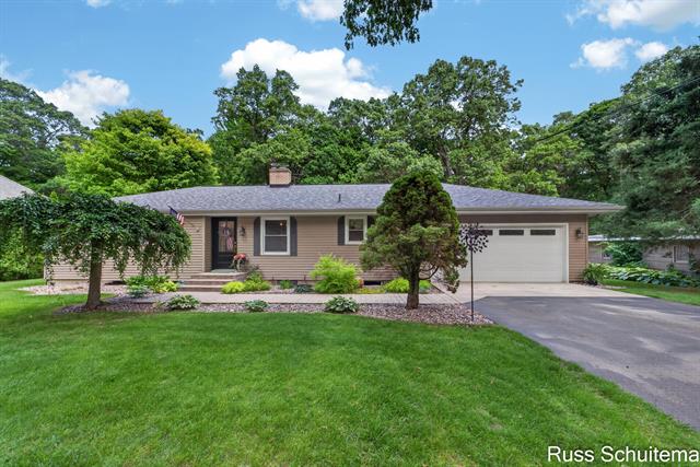front view picture of 18270 N Fruitport Road, Spring Lake, MI. 49456