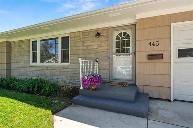 front view picture of 445 Iroquois Avenue, Battle Creek, MI. 49015