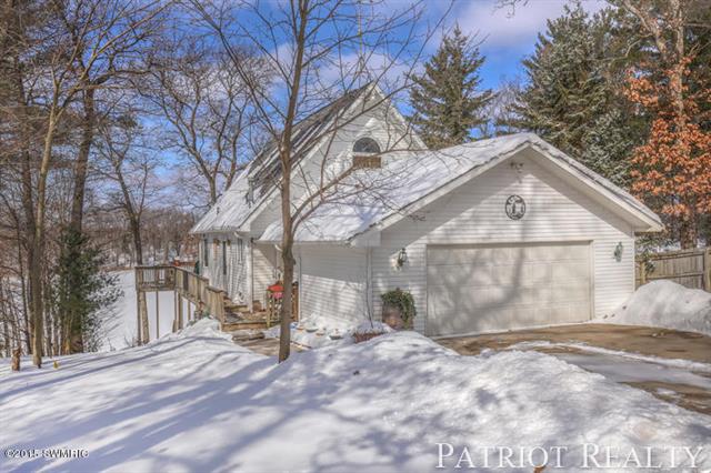 front view picture of 8055 Island View Drive, Newaygo, MI. 49337