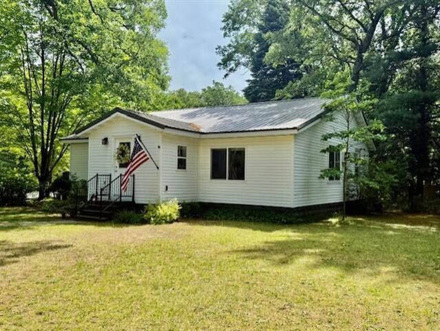 front view picture of 481 W Calumet, Twin Lake, MI. 49457