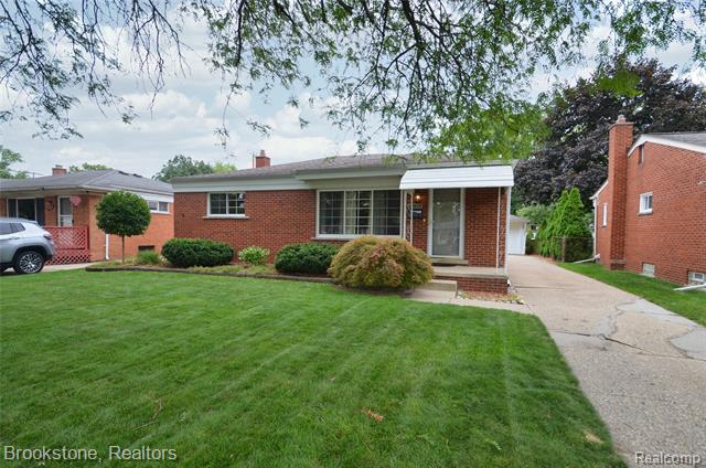 front view picture of 29414 Milton Ave, Madison Heights, MI. 48071