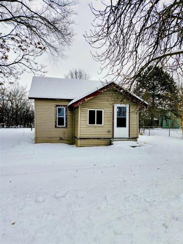 front view picture of 1524 Fenton, Saginaw, MI. 48601