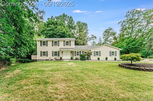 front view picture of 21993 Riverview Dr, Franklin, MI. 48025