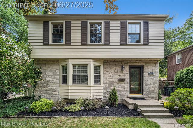 front view picture of 2416 Elmhurst Ave, Royal Oak, MI. 48073