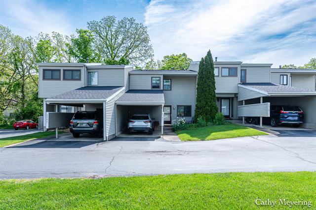 front view picture of 6387 Wainscotse  Drive, Grand Rapids, MI. 49546