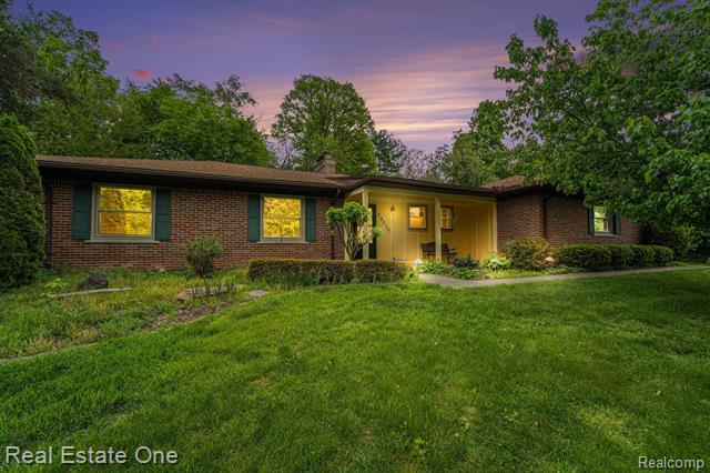 front view picture of 29030 Millbrook Rd, Farmington, MI. 48334