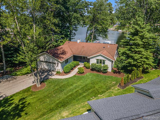 front view picture of 7034 Verde Vistane  Drive, Rockford, MI. 49341